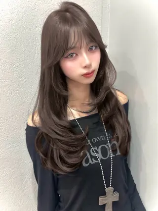 ロング カラー 𝑴𝑶𝑲𝑨渋谷 トレンド韓国ヘア🩷のヘアスタイル