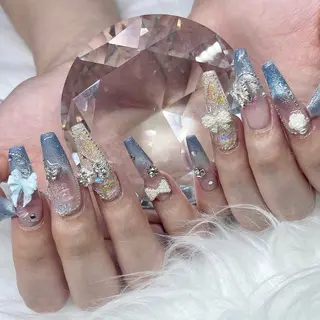 ネイル Vesper所属・ayaka ギャルネイル🎀のネイルデザイン