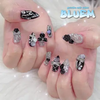 ネイル BLUEM なな🐶のネイルデザイン