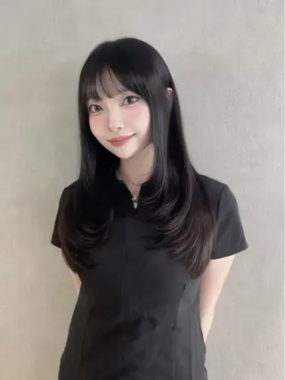 ロング Qin原宿店所属・葵 韓国オタク美容師 レイヤーカットのヘアスタイル