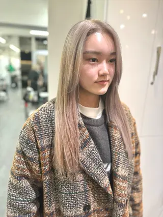 ロング 赤み無し柔らかカラー 【梅田】madokaのヘアスタイル