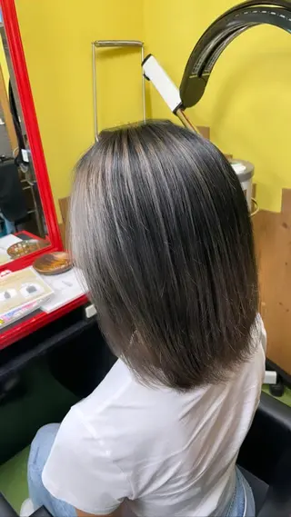 ミディアム カラー デザインカラー🏝️ 須賀汐音のヘアスタイル