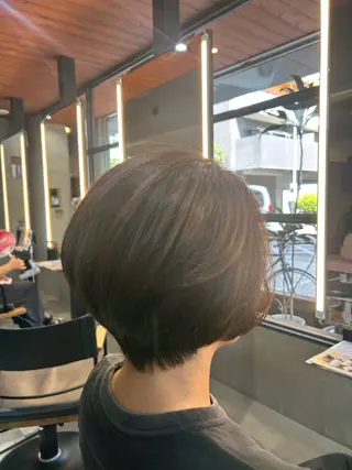 ショート カラー 艶カラー／ベージュ/ ショート/安岡哲兵のヘアスタイル