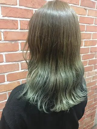 カラー コマツリサ ROCCO eastのヘアスタイル