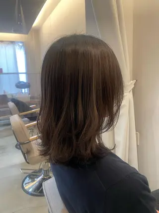 ミディアム 廣岡 采音のヘアスタイル