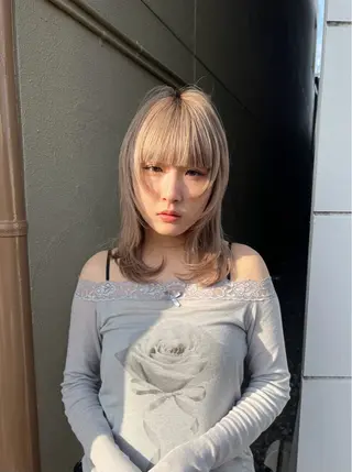 ミディアム カラー ハイトーン／ レイヤー／ボブのヘアスタイル