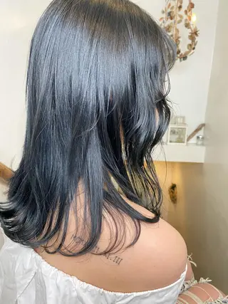 ミディアム カラー YEAU　PLUS所属・極上の艶髪 RINAのヘアスタイル