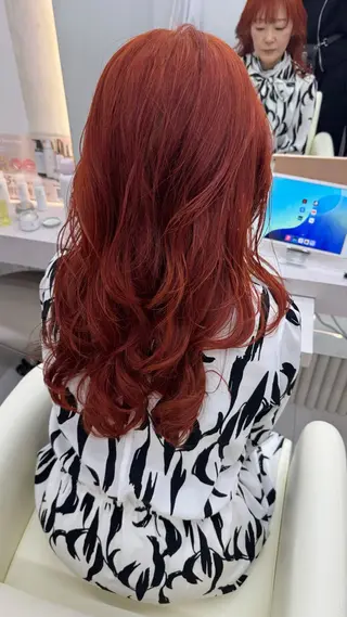 ロング カラー パーマ ARMONY OMOTESANDO所属・本田秀幸 コテ巻き風パーマのヘアスタイル