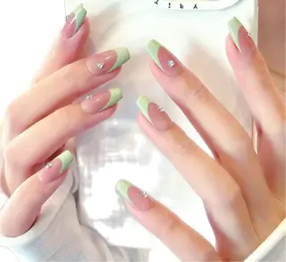 ネイル pink ladyサロン所属・べ にのネイルデザイン