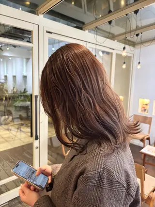 セミロング カラー くいた あやなのヘアスタイル