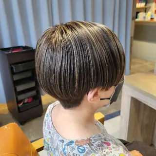 ショート カラー alushe 岡 陽子のヘアスタイル