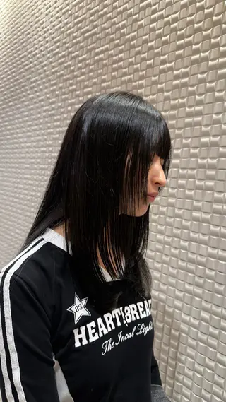 セミロング 緑川 莉緒のヘアスタイル