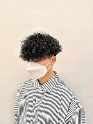 ミディアム パーマ ヘアアレンジ メンズ 顔まわりカット の達人のヘアスタイル