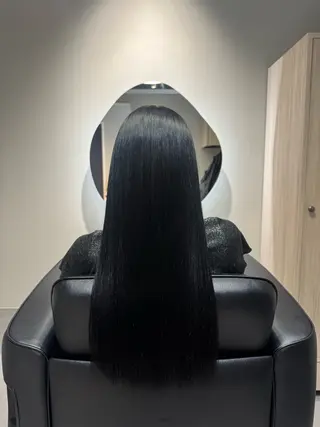 ロング NAVY 橋本心 縮毛矯正のヘアスタイル