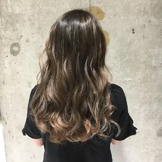 ロング カラー AVANCE emiのヘアスタイル