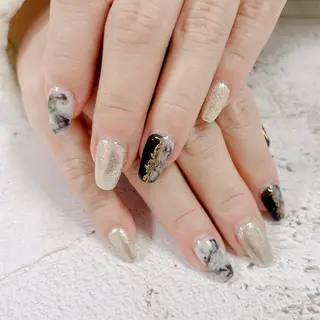 ネイル アネラ もか.⋆𝜗𝜚のネイルデザイン