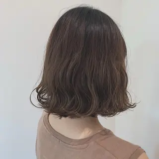 ミディアム 津秋 朝美のヘアスタイル