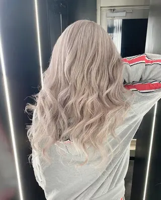 セミロング カラー 森本 笑のヘアスタイル