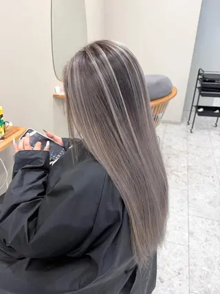 ロング 髪質改善＆ハイトーンカラー Cica神戸三宮元町店所属・福田 美波のヘアスタイル