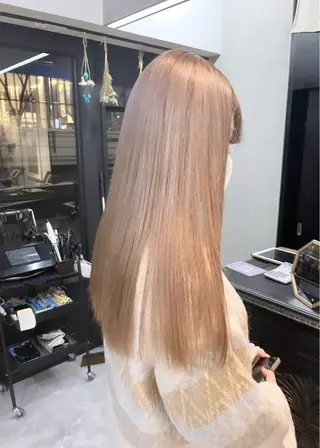 ロング ブリーチなしダブルカ ラー🩶manamiのヘアスタイル