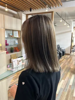 ミディアム 志賀　輝/ハイライト /縮毛矯正/髪質改善のヘアスタイル