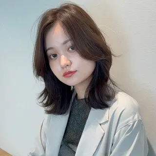 ミディアム 安江 理緒のヘアスタイル