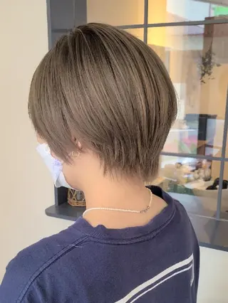 ショート カラー ブリーチカラー🌈 嘉名 真樹のヘアスタイル