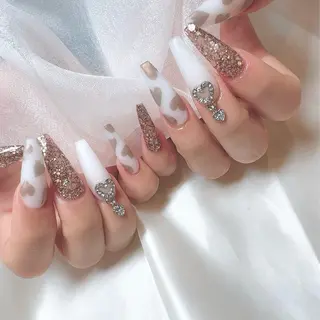 ネイル LOVE NAIL 店長　MIKAのネイルデザイン
