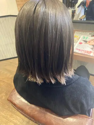 ミディアム ビヨウシツトリコ よねたにみなのヘアスタイル