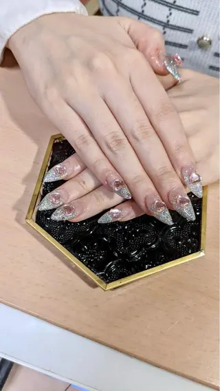 ネイル フラワー ムーンのネイルデザイン