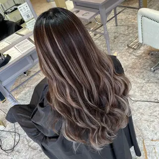 カラー MOMOKA /　Lapis大名店のヘアスタイル