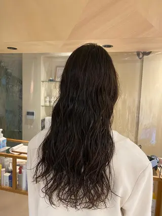 ロング パーマ CYAN.矢場町店所属・三代 ゆりあのヘアスタイル