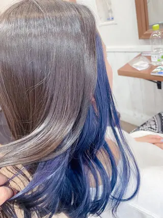 セミロング カラー 塩崎 明菜のヘアスタイル