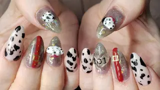 ミディアム ネイル クロキ 。のネイルデザイン