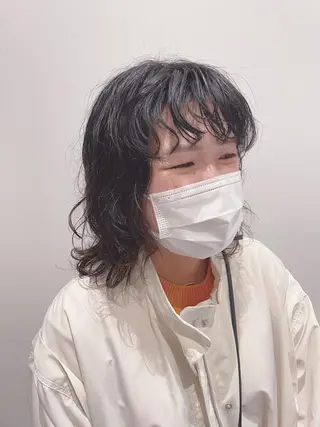 ミディアム 佐々木 芽衣のヘアスタイル