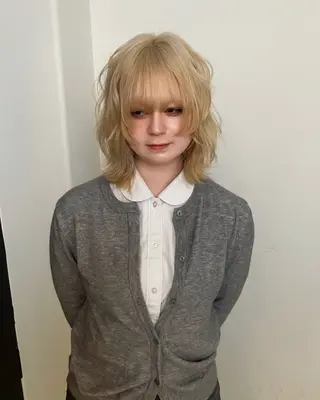 ミディアム Hanaka🐈‍⬛ 海外×ニュアンスのヘアスタイル