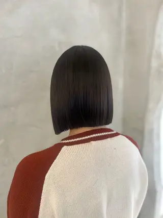 ミディアム effect横浜所属・切りっぱなしボブ/ 艶カラー/綾莉のヘアスタイル