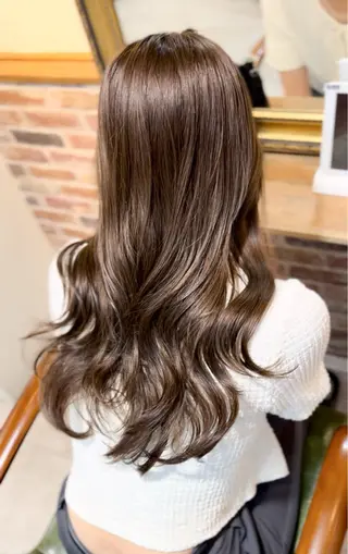 ロング 飯星慧斗 /ブリーチ、縮毛矯正のヘアスタイル