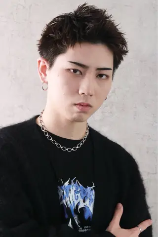 ショート カラー パーマ メンズ 森下 佑大のヘアスタイル