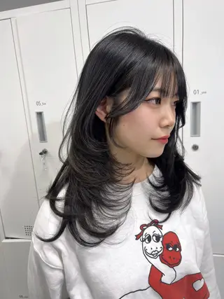 セミロング maya レイヤーカットのヘアスタイル