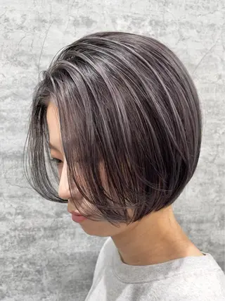 ショート カラー 透明感カラー/レイヤ ーhinata.のヘアスタイル