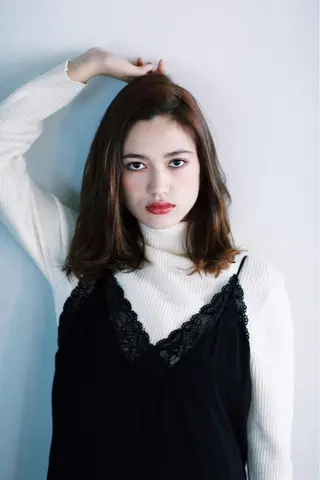 ミディアム conne& ririのヘアスタイル