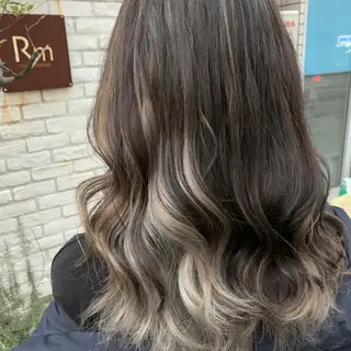 セミロング カラー ヤマダ サクラのヘアスタイル