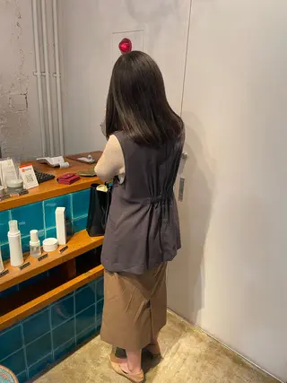 ミディアム カラー MIOベージュカラー 柔らかいカラーのヘアスタイル