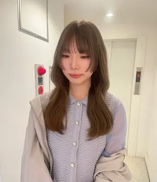 セミロング あやか/ベージュ /透け感カラーのヘアスタイル