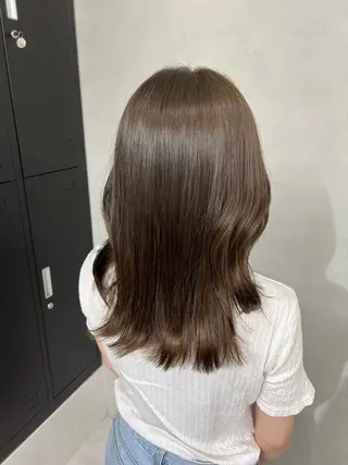 ミディアム カラー 小森聖奈 韓国風レイヤーカットのヘアスタイル