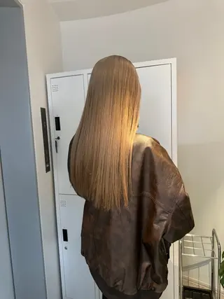 ロング カラー 切りっぱなしボブ レイヤー/縮毛矯正のヘアスタイル