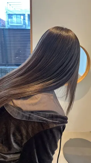 ロング YUI／レイヤー カット/透明感カラーのヘアスタイル