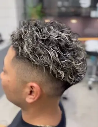 ショート カラー メンズ メンズ専門サロン wokeのヘアスタイル