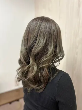 セミロング カラー 清原 悠理のヘアスタイル